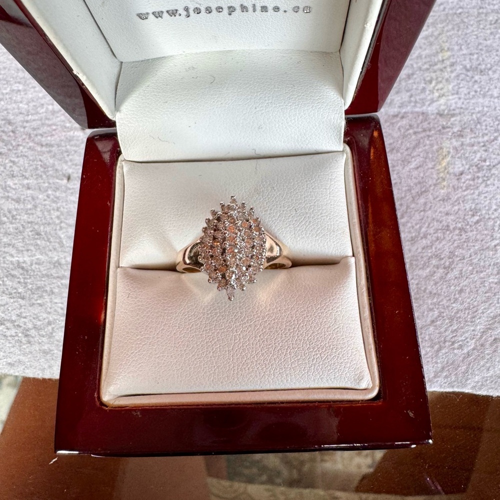 Elegant 10k gold ring used! With natural single cut diamonds cluster